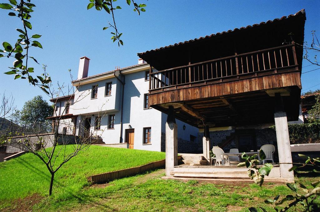 Hotel Casa De Aldea La Pumariega Caces Exterior foto